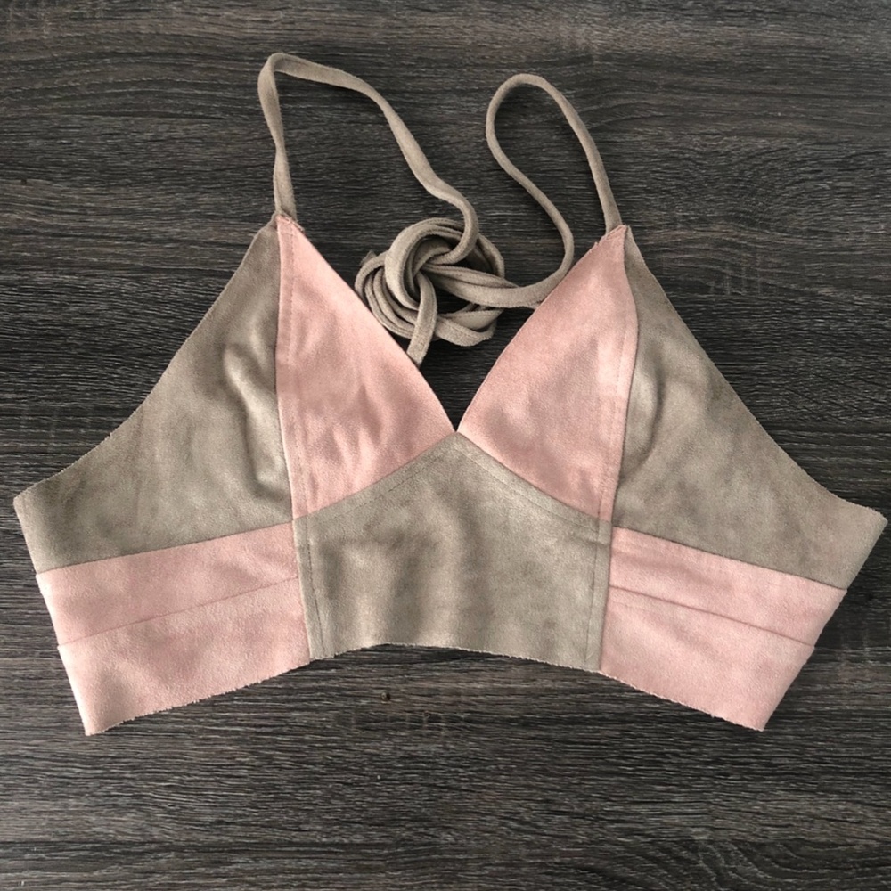 ⚡️Sample Sale ⚡️Color Block Halter Crop Top - Picture 4 of 6